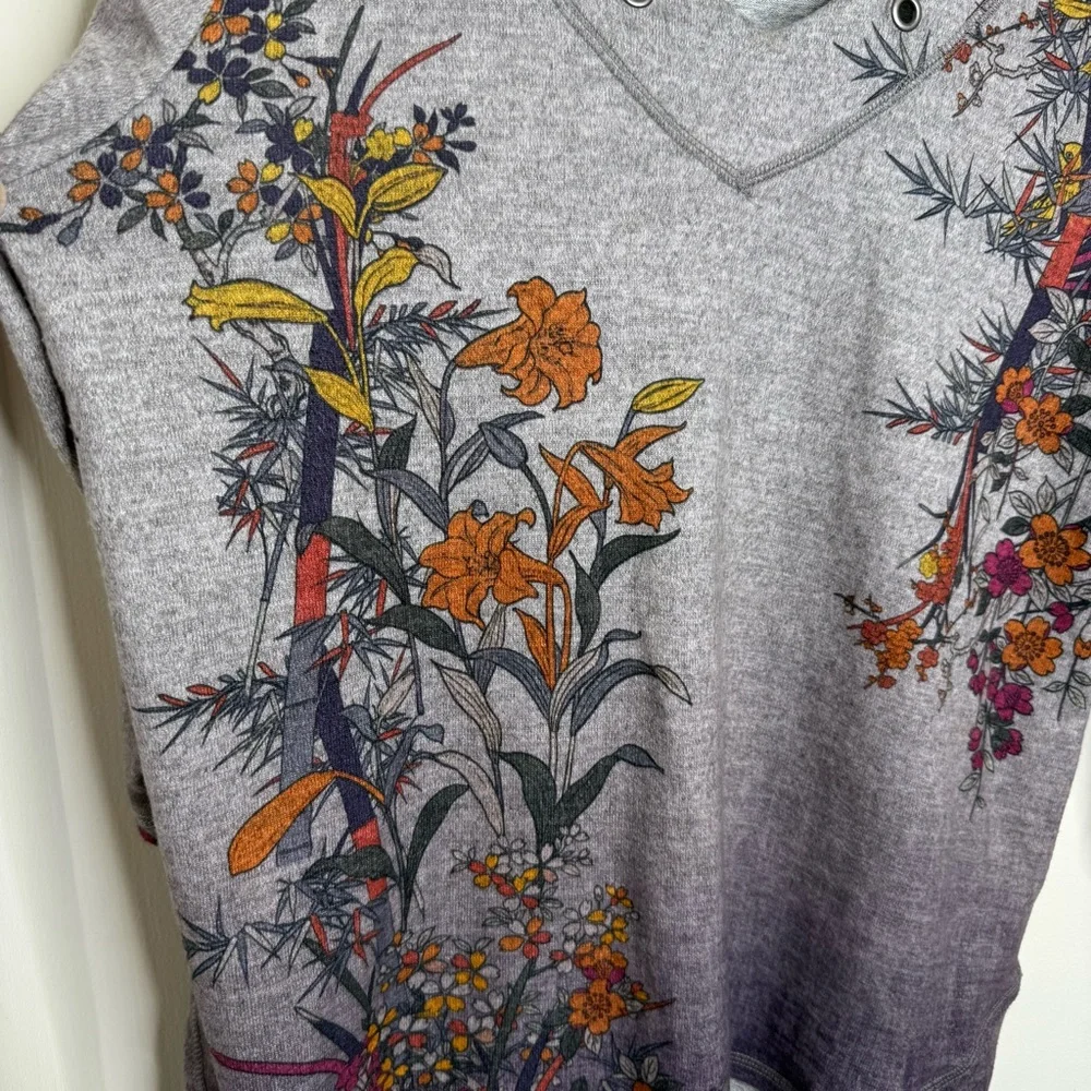 Christopher & Banks Petite Gray V Neck Top Women’s Large Petite Floral